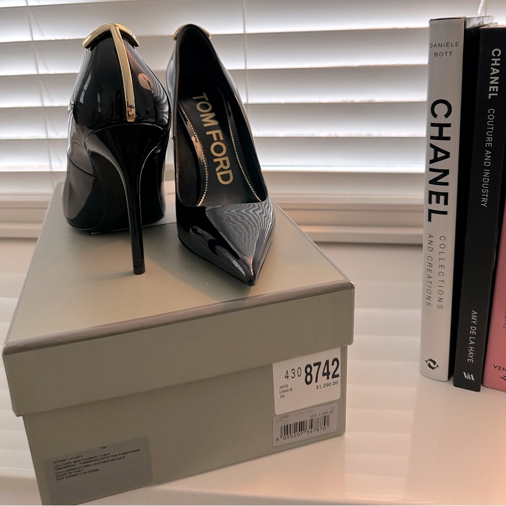 Tom Ford patent leather T pumps NEW